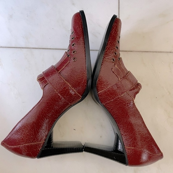 Matisse, women’s 6.5, crackled leather maroon fringe heeled buckle loafers - Picture 6 of 11